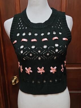 Forever 21 Black Knit Sleeveless Crop Top with Pink Ribbon Details